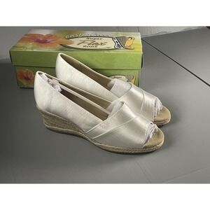 Easy Street Shoes Womens Size 9.5 W White Jasper Espadrille Wedge Sandals